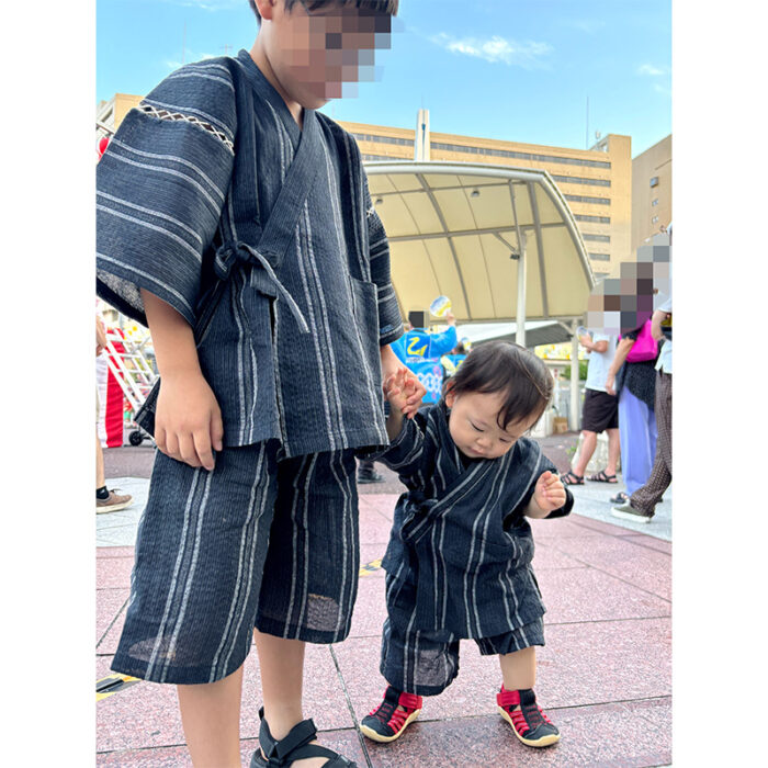 兄弟で子供甚平お揃いコーデの様子。親子甚平リンクコーデも夏の良い思い出になるのでおすすめ！